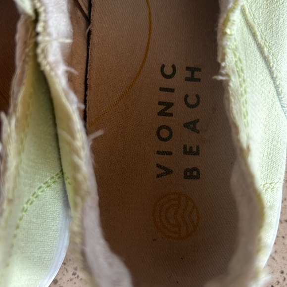 Vionic Beach Lime Green sneakers Women’s Size 9.5 - Picture 2 of 3
